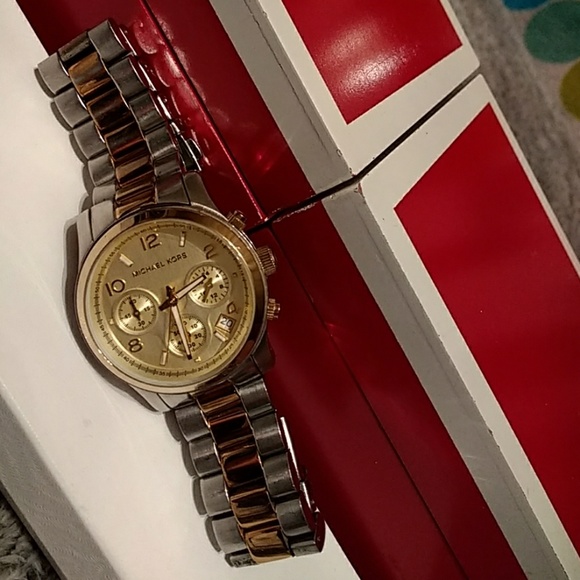 Cant find it. Auuthentic Michael Kors watch MK 5137. main image 7